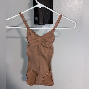 SKIMS- sculpting bodysuit with snaps